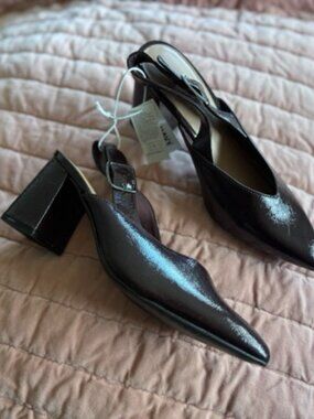 W8 Old Navy Boxwood Slingback Heels